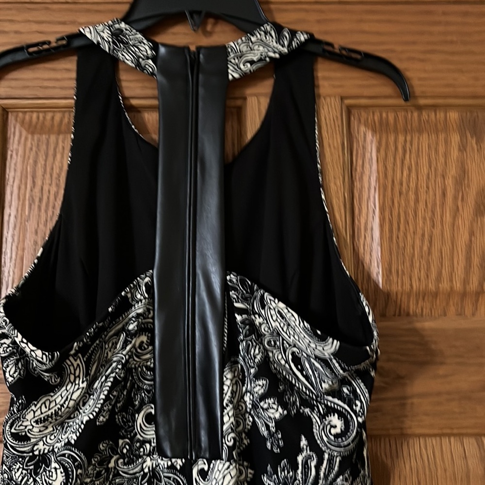 Beautiful, black and cream dress with leather, like detail on the back - Picture 5 of 7
